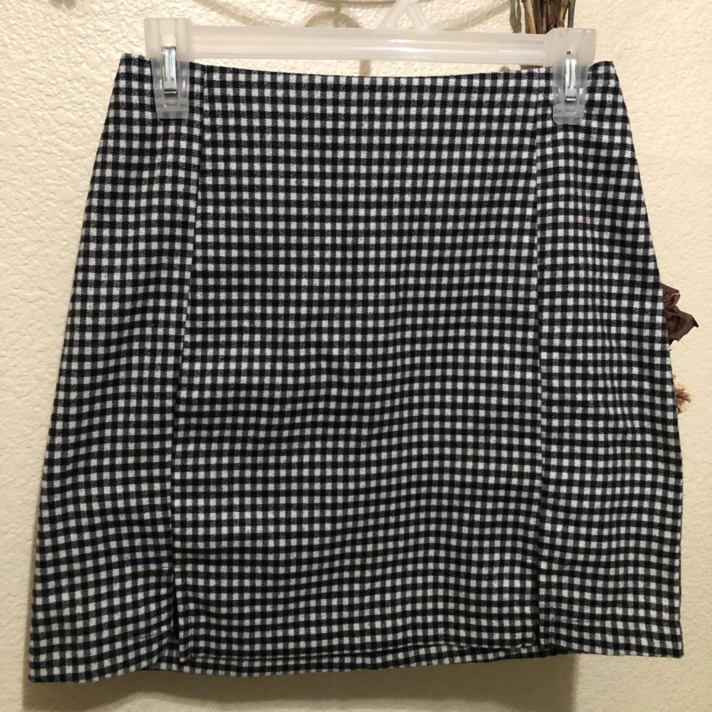 Black and White zip up a-line slit high waisted skirt in good condition.